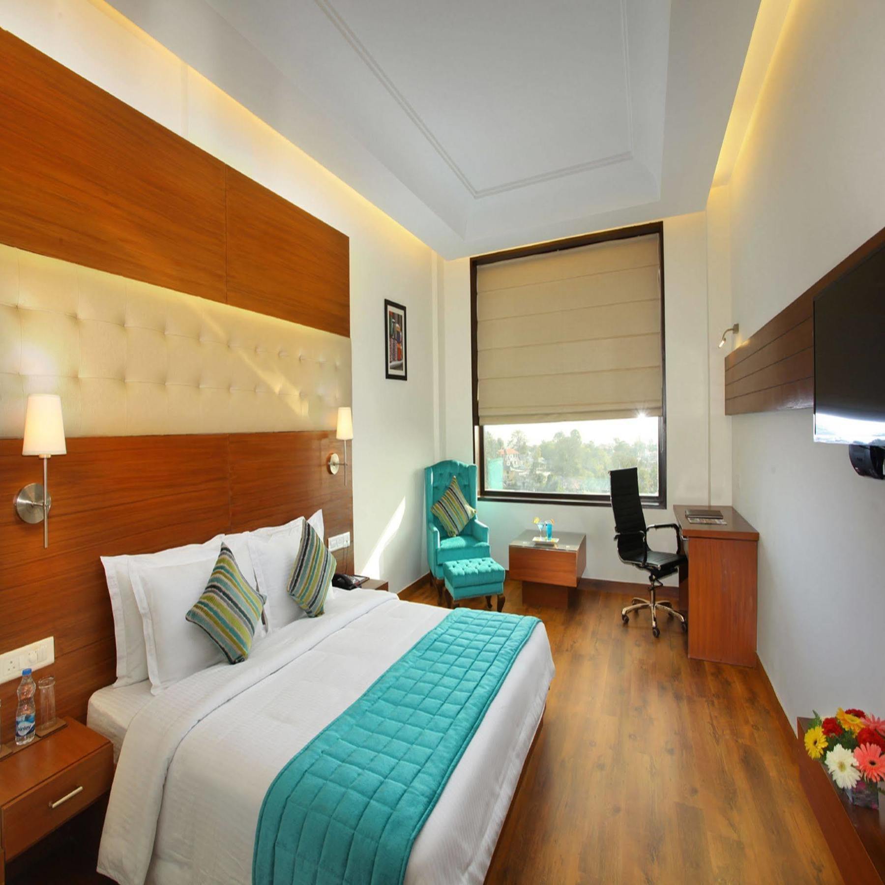 Rs Sarovar Portico Pālampur Exterior photo