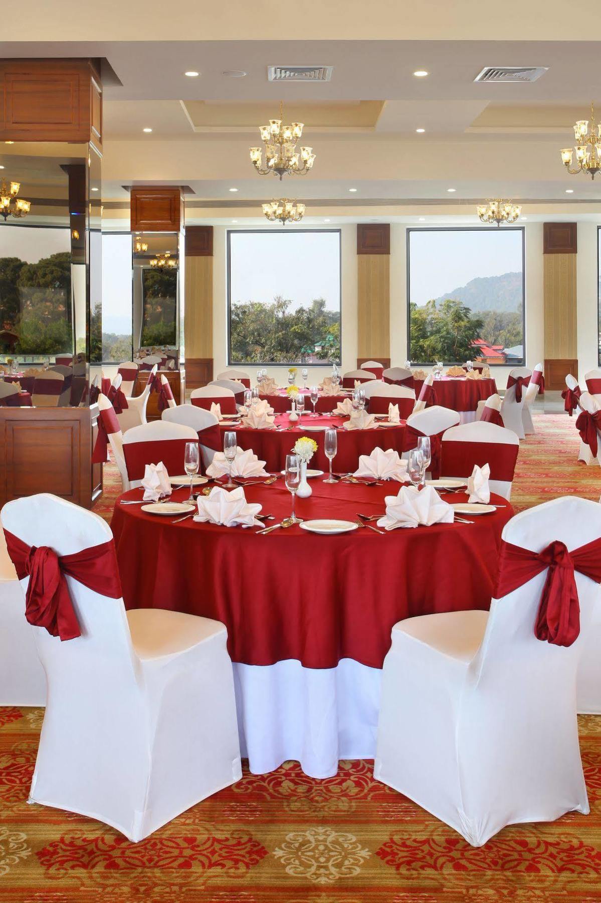 Rs Sarovar Portico Pālampur Exterior photo