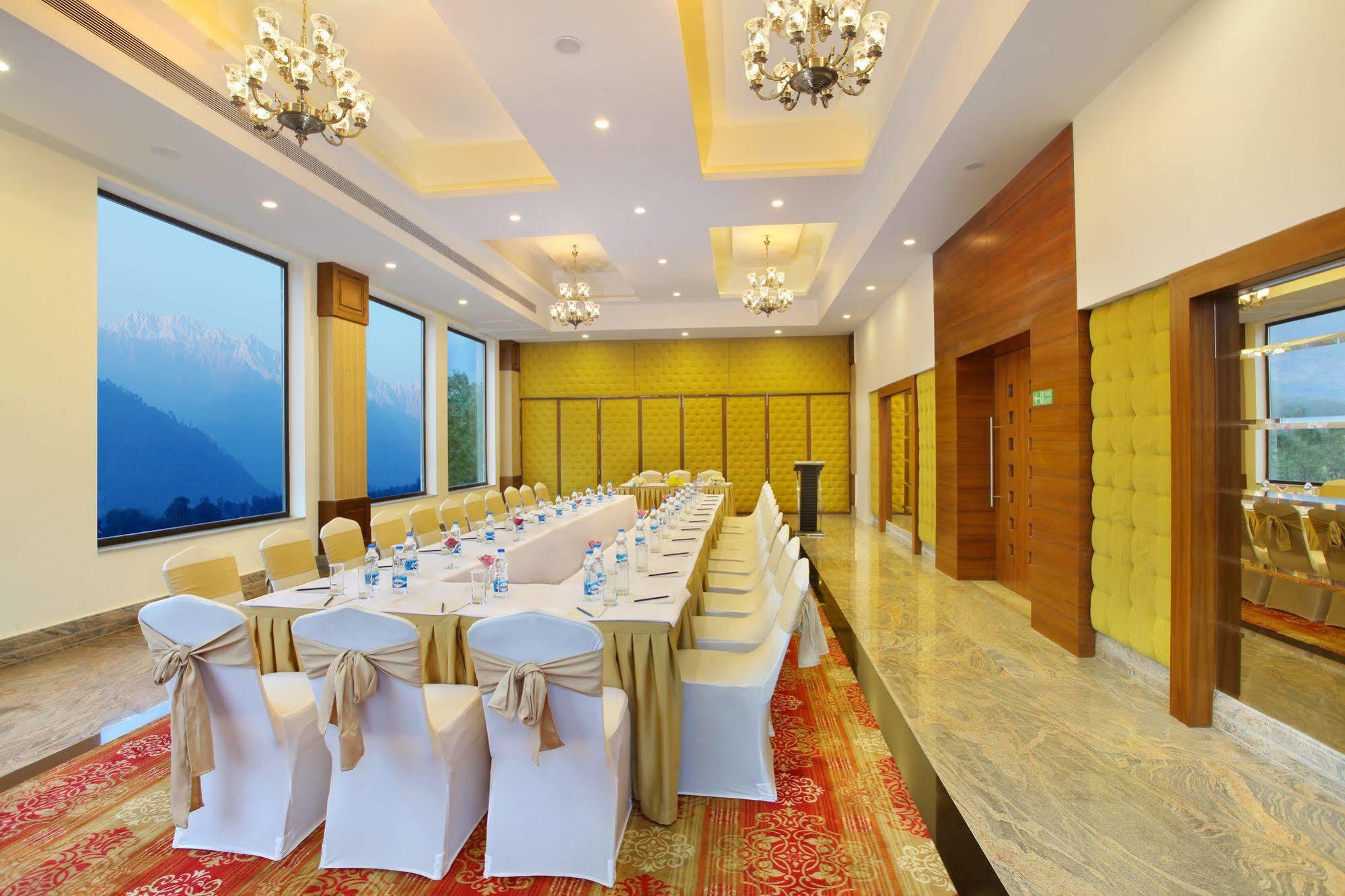 Rs Sarovar Portico Pālampur Exterior photo