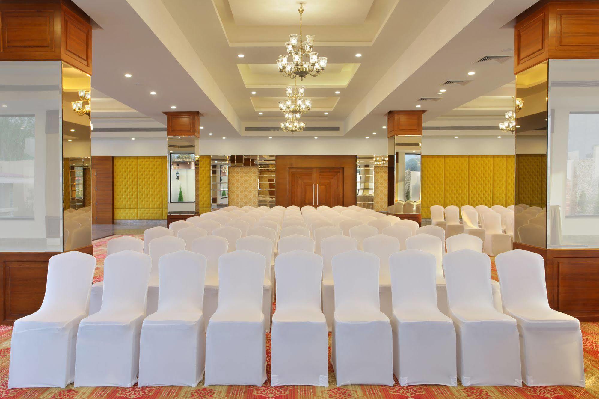 Rs Sarovar Portico Pālampur Exterior photo